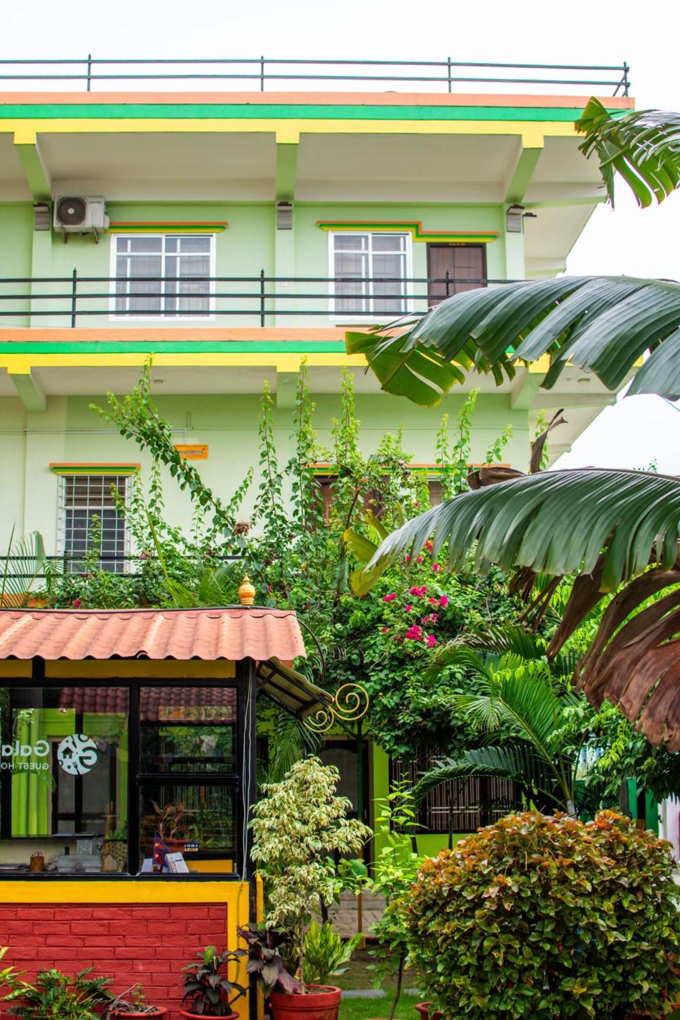 Galaxy Guest House Bhairāhawā Exteriör bild