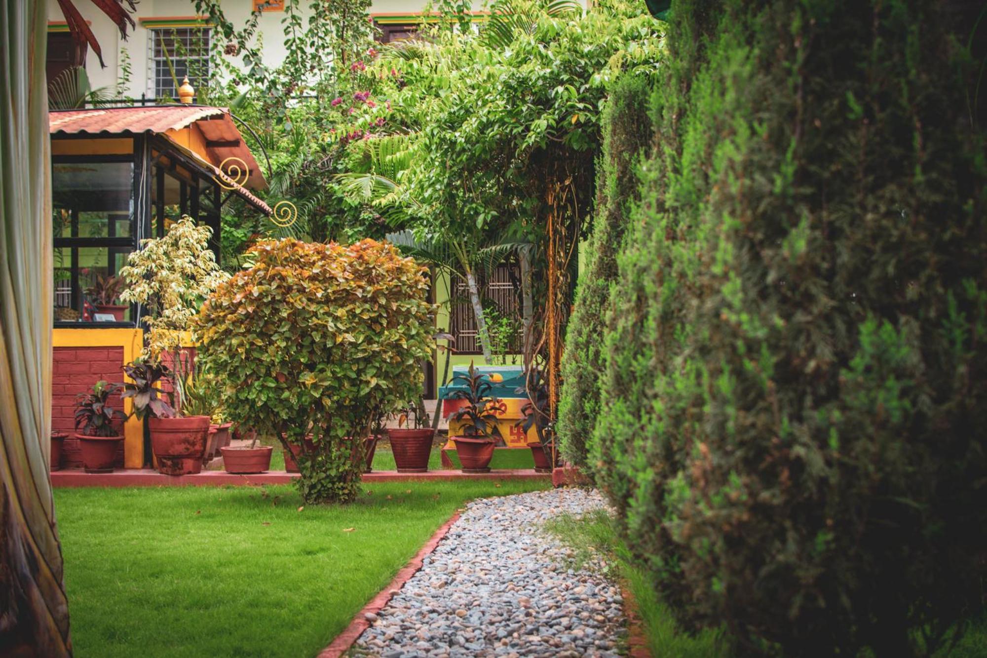 Galaxy Guest House Bhairāhawā Exteriör bild