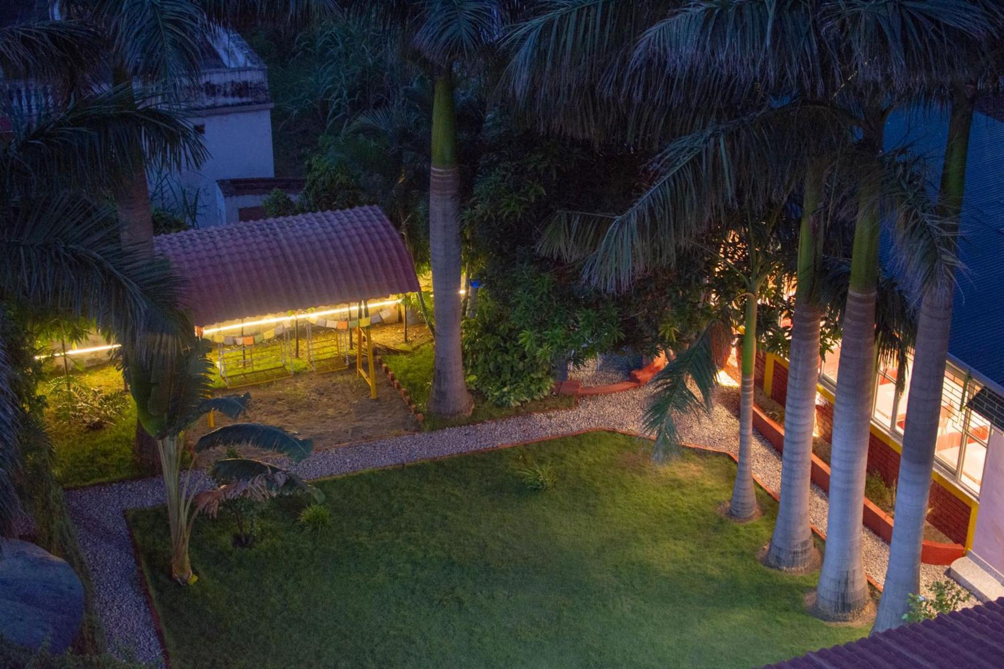 Galaxy Guest House Bhairāhawā Exteriör bild