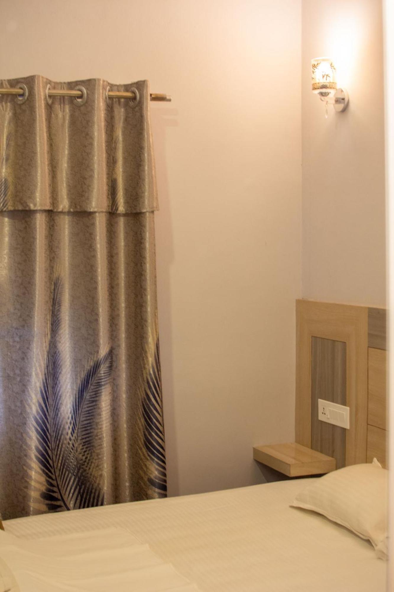 Galaxy Guest House Bhairāhawā Rum bild