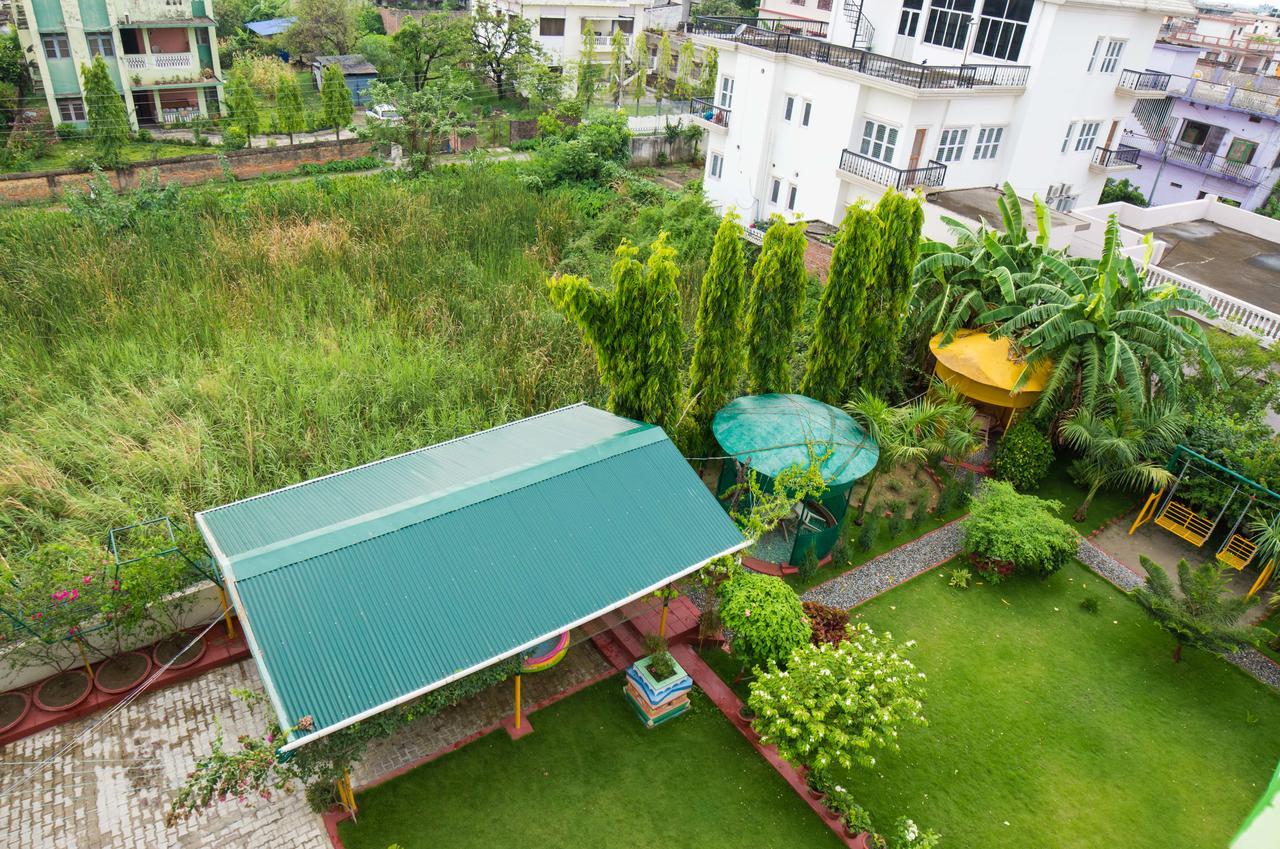 Galaxy Guest House Bhairāhawā Exteriör bild