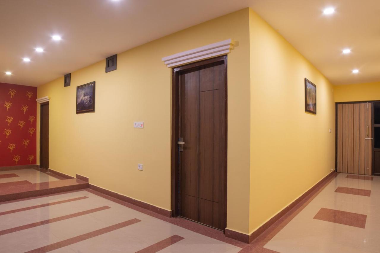 Galaxy Guest House Bhairāhawā Exteriör bild
