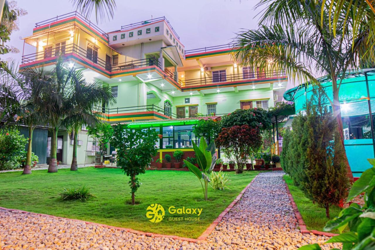 Galaxy Guest House Bhairāhawā Exteriör bild