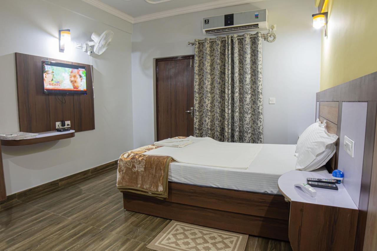 Galaxy Guest House Bhairāhawā Exteriör bild